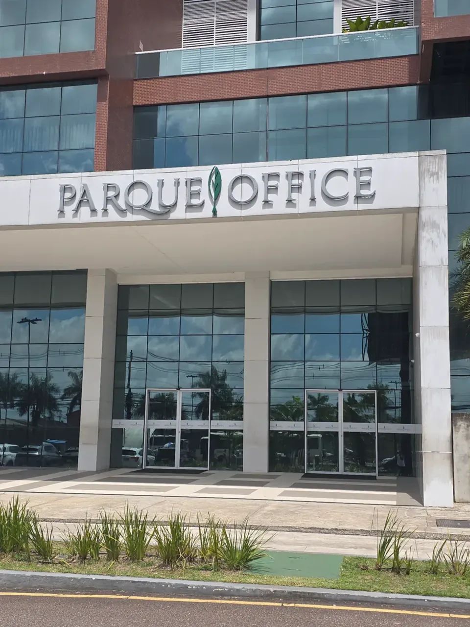 ALUGO SALA ED PARQUE OFICE REFORMADA