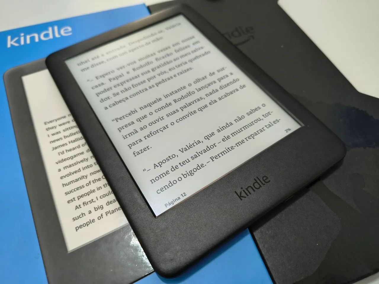 Kindle 10° geração na caixa e com capa