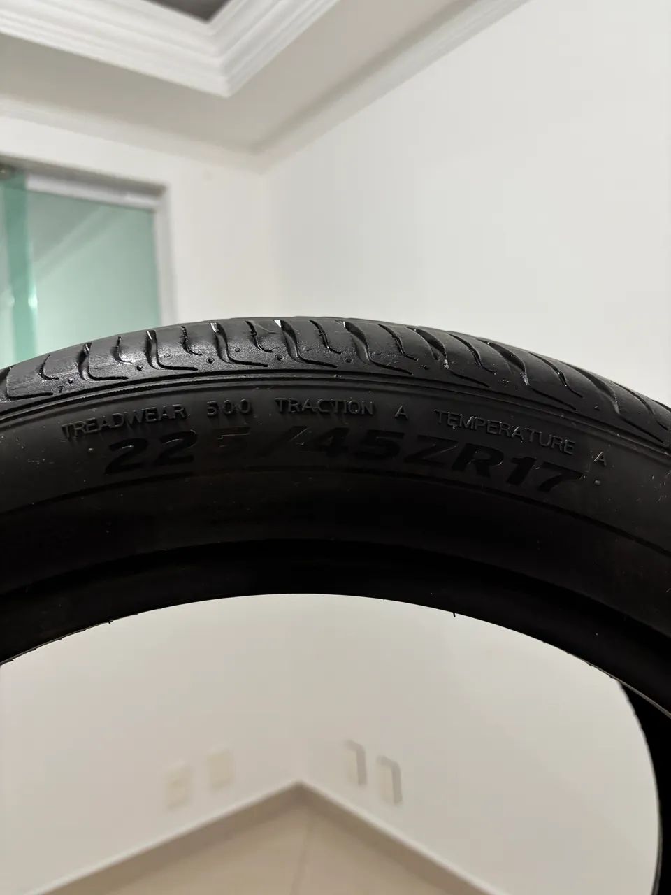 JOGO DE PNEUS SEMINOVOS 225/45 R17 - ÓTIMO ESTADO! - Foto 3