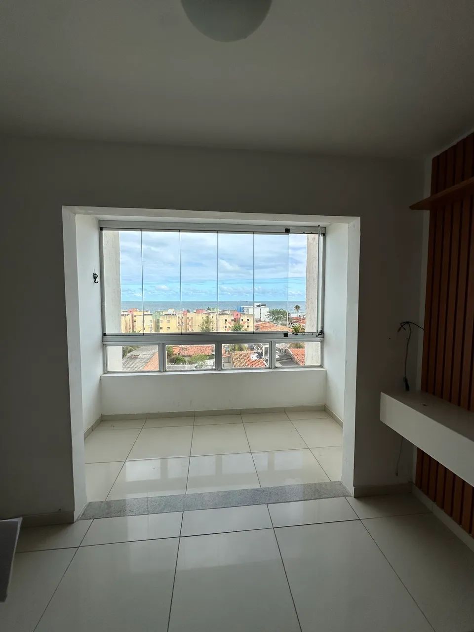 Apto com vista ventilado e iluminado.
