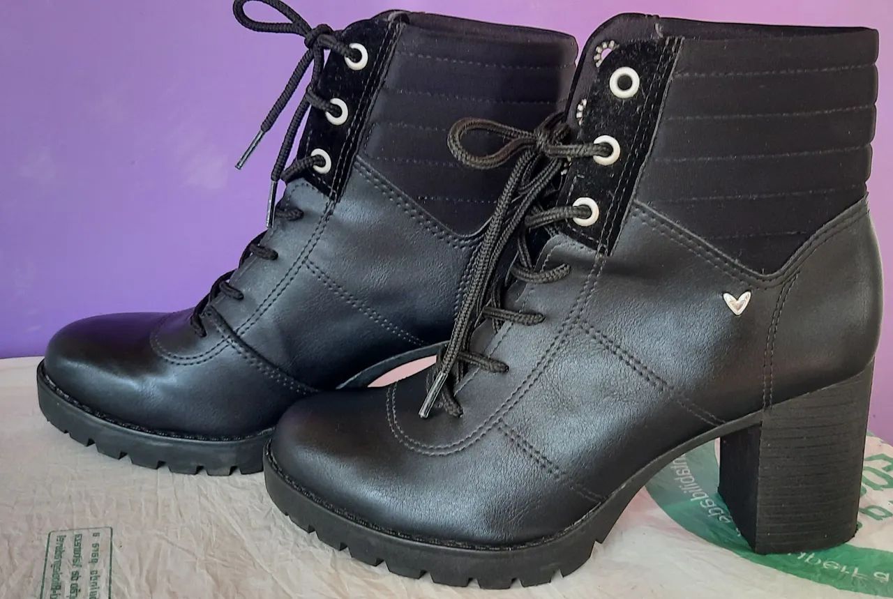 Bota Feminino.