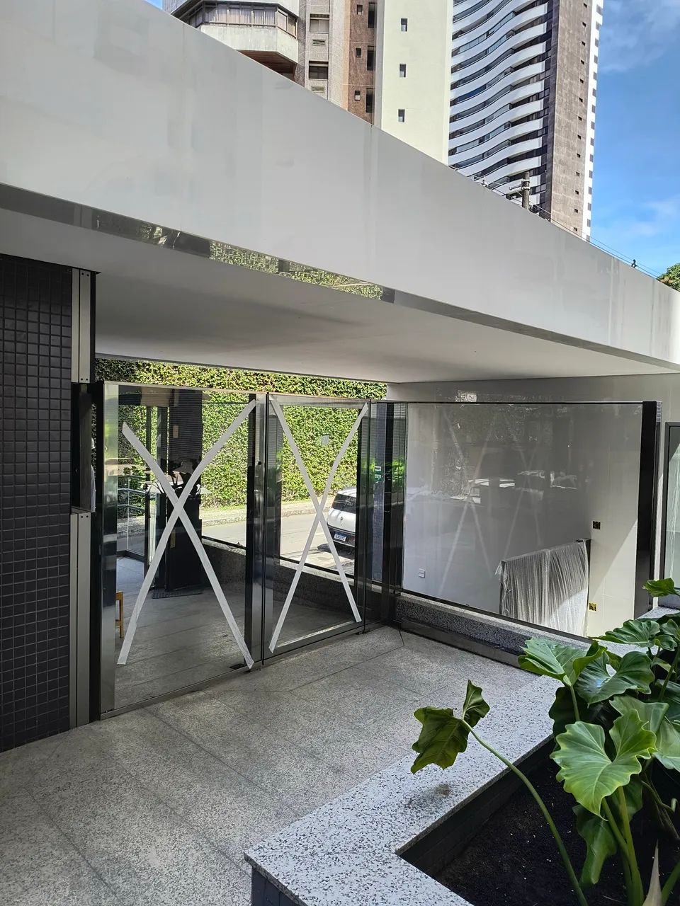 Vidraçaria - Manutenção e instalação de box, portas e janelas em vidros temperados  - Foto 2