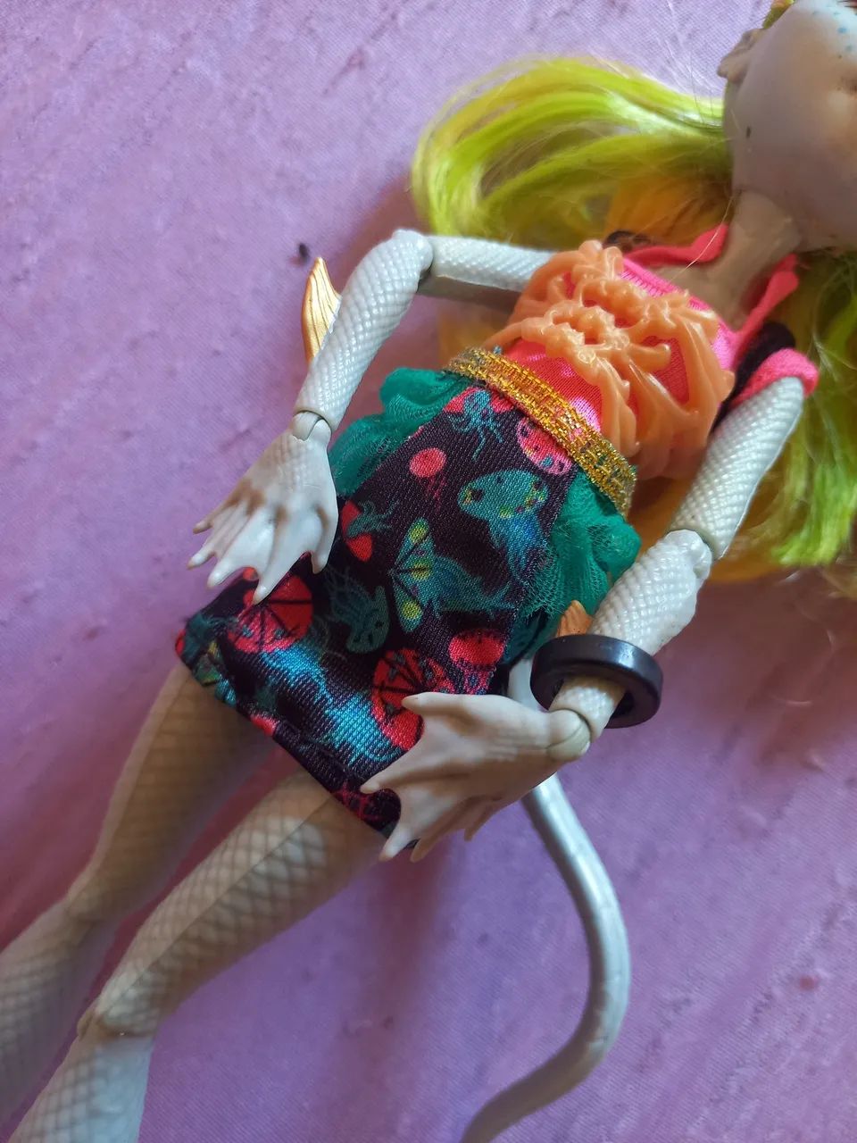 Vendo monster high lagoona fire usada - Foto 5