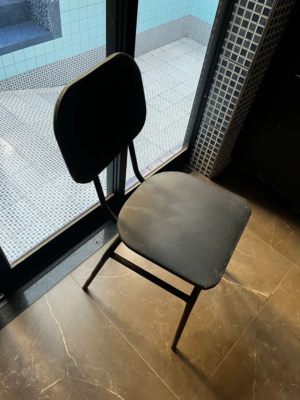 2 cadeiras tubular preta