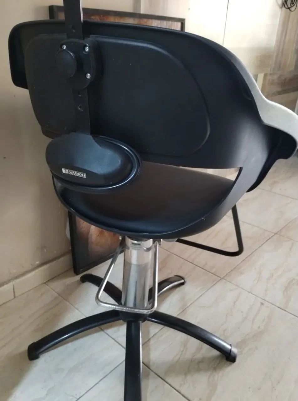 Cadeira hidráulica e lavatório 