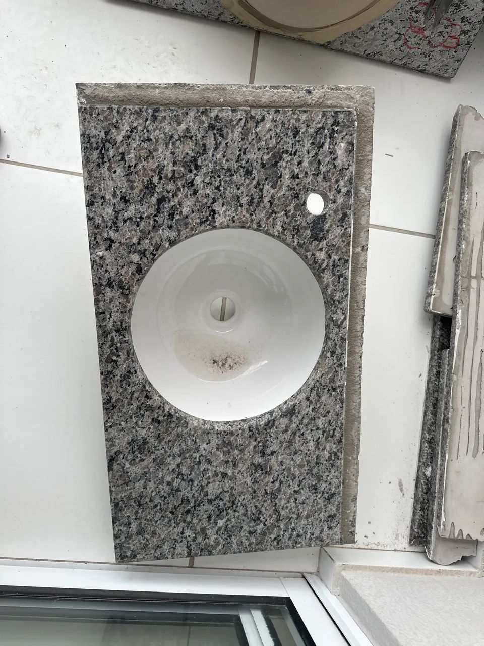 Pedra com cuba para banheiro