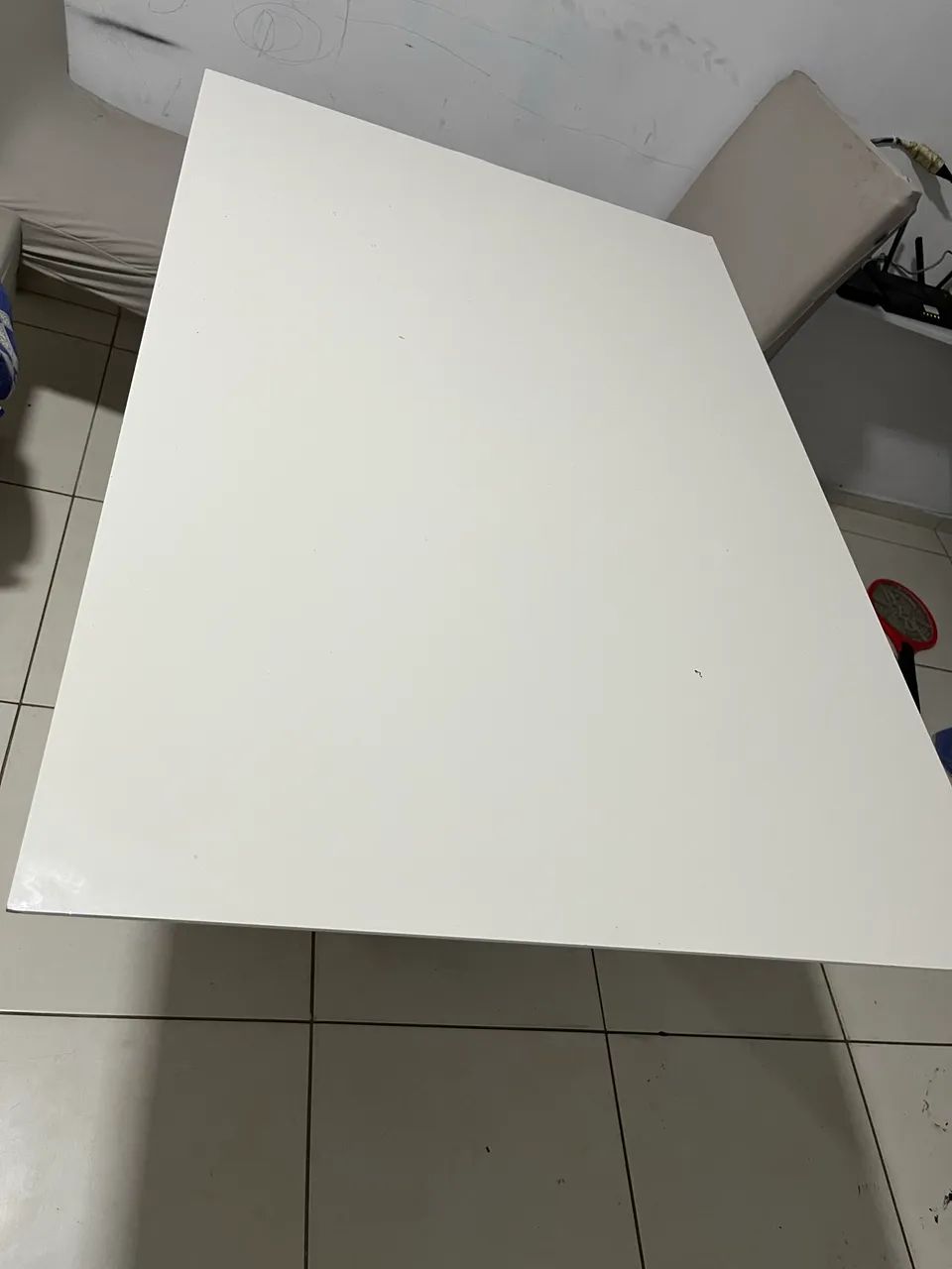 Vendo mesa com 4 cadeiras 