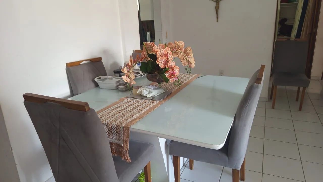 MESA MDF DE MADEIRA MACIÇA COM CADEIRAS - Foto 2