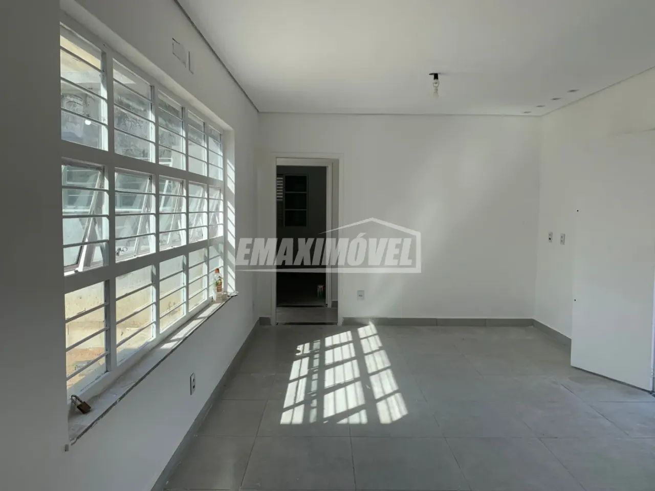 Imóvel em reforma, adaptável ao seu comércio | Vila Barcelona - Foto 3