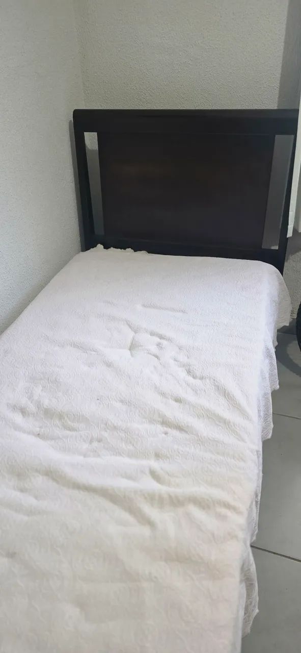 Cama de solteiro com colchão 