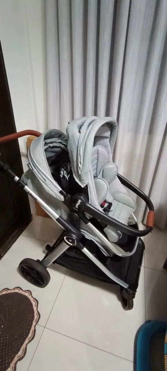 Carrinho de bebê três em 1- Moisés, bebê Confort e cesto. 