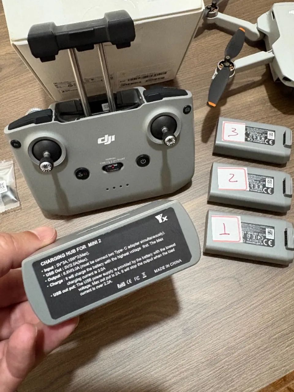 Drone Dji Mini 2 Combo (3 Baterias) Carregador + Cartão Sd Light Gray - Foto 4