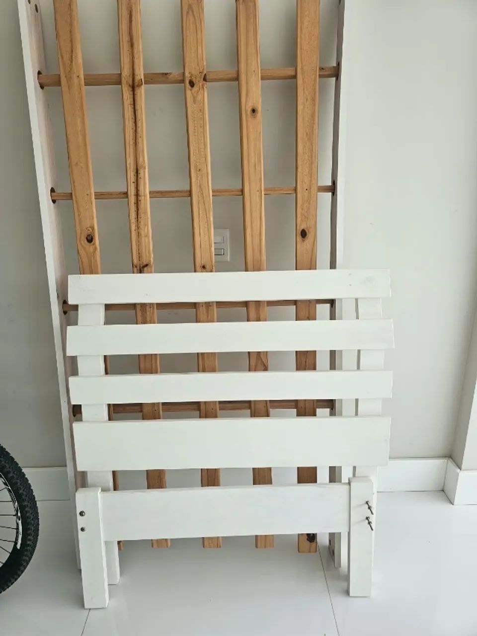 SOFÁ 3 LUGARES E UMA CAMA DE SOLTEIRO (NOVA) - Foto 4