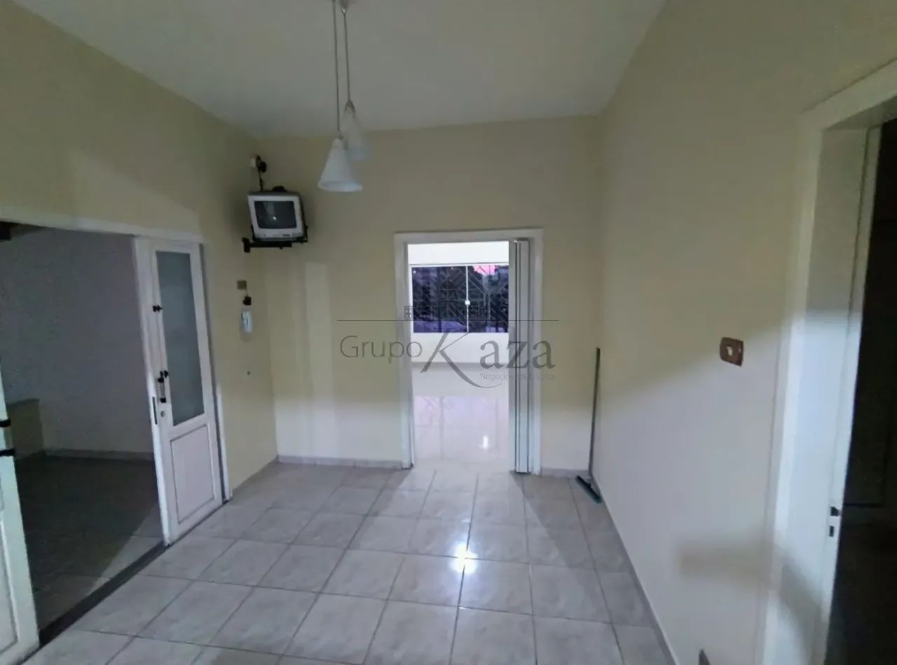Casa com Edícula - Centro - Jacareí - 3 Dormitórios - 368m². - Foto 4