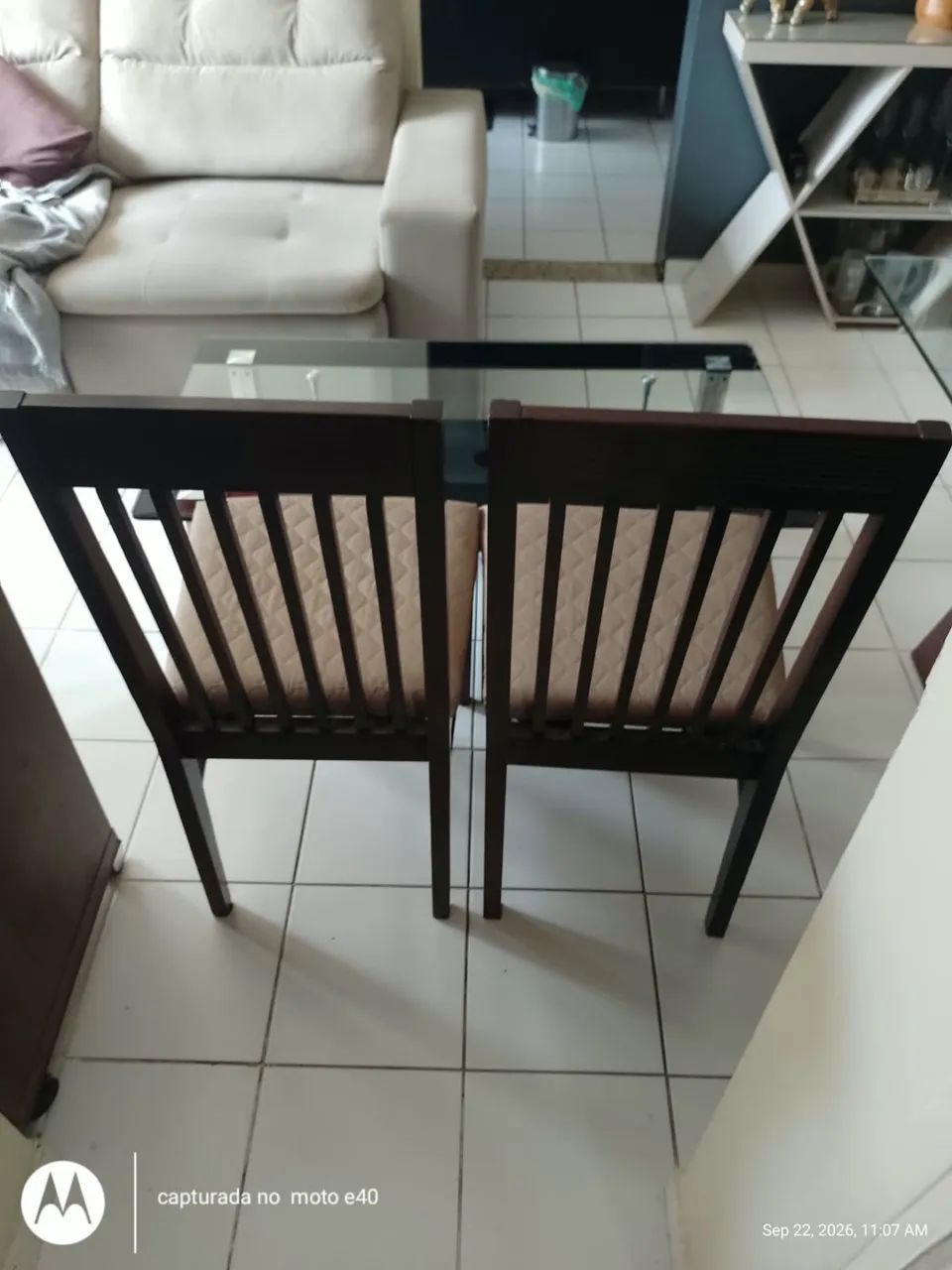 Vendo combo de mesa de centro e cadeiras 