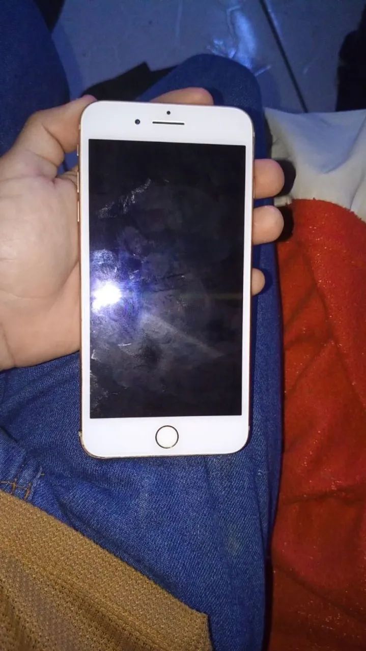 VENDO ESSE IPHONE 8 PLUS, SOMENTE COM A CÂMERA ESCURA.  - Foto 3