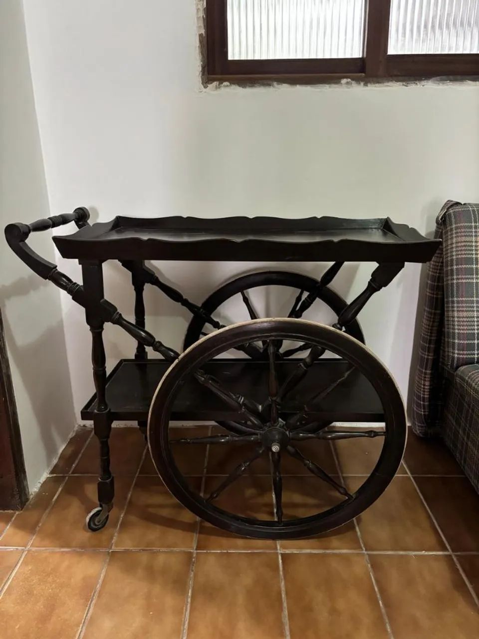 Carrinho para bebidas antigo em madeira  - Foto 3