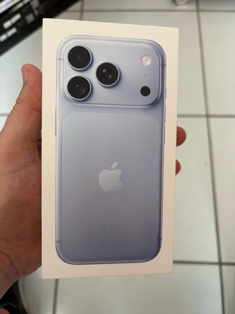 iPhone 18 pro 256gb glacial 
