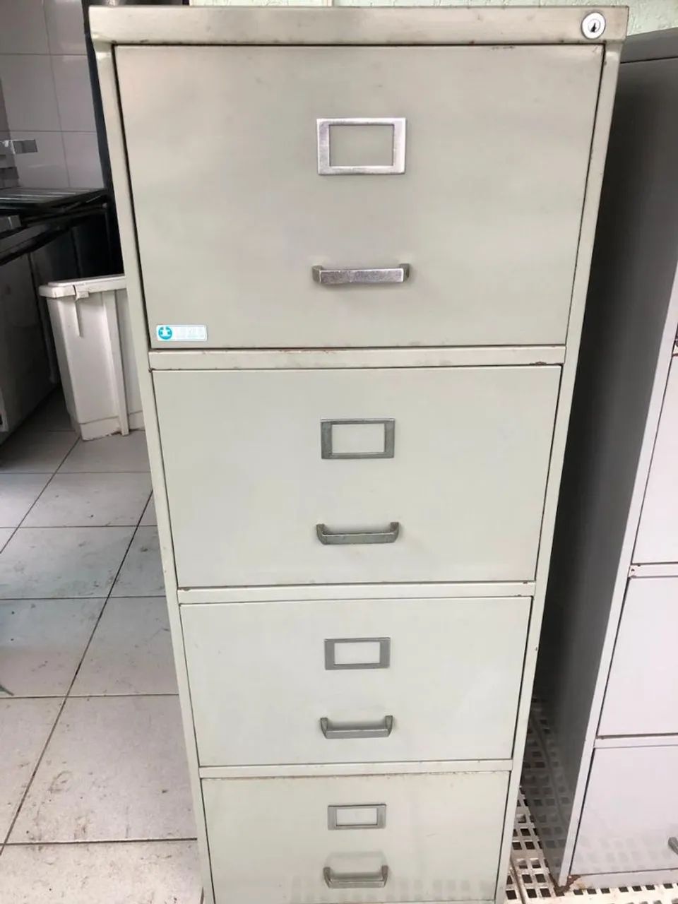 Arquivo em aço com 4 gavetas (Só aço)