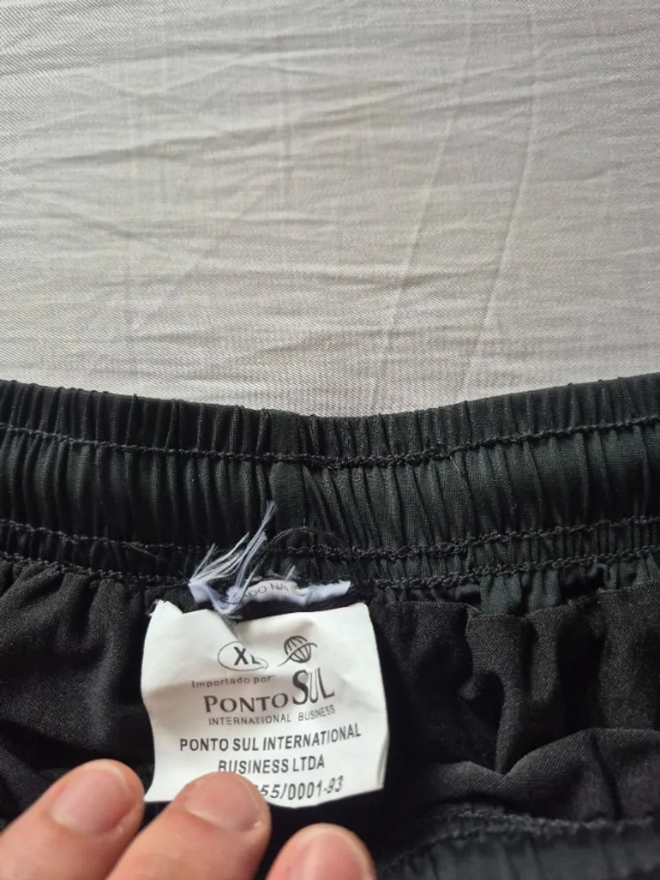 Bermuda Tamanho P ou M (?) Bolso com Zíper e Short Interno