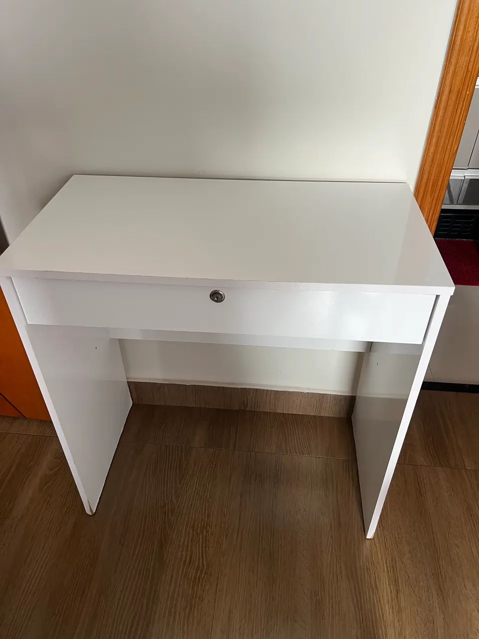 Escrivaninha com cadeira  - Foto 2