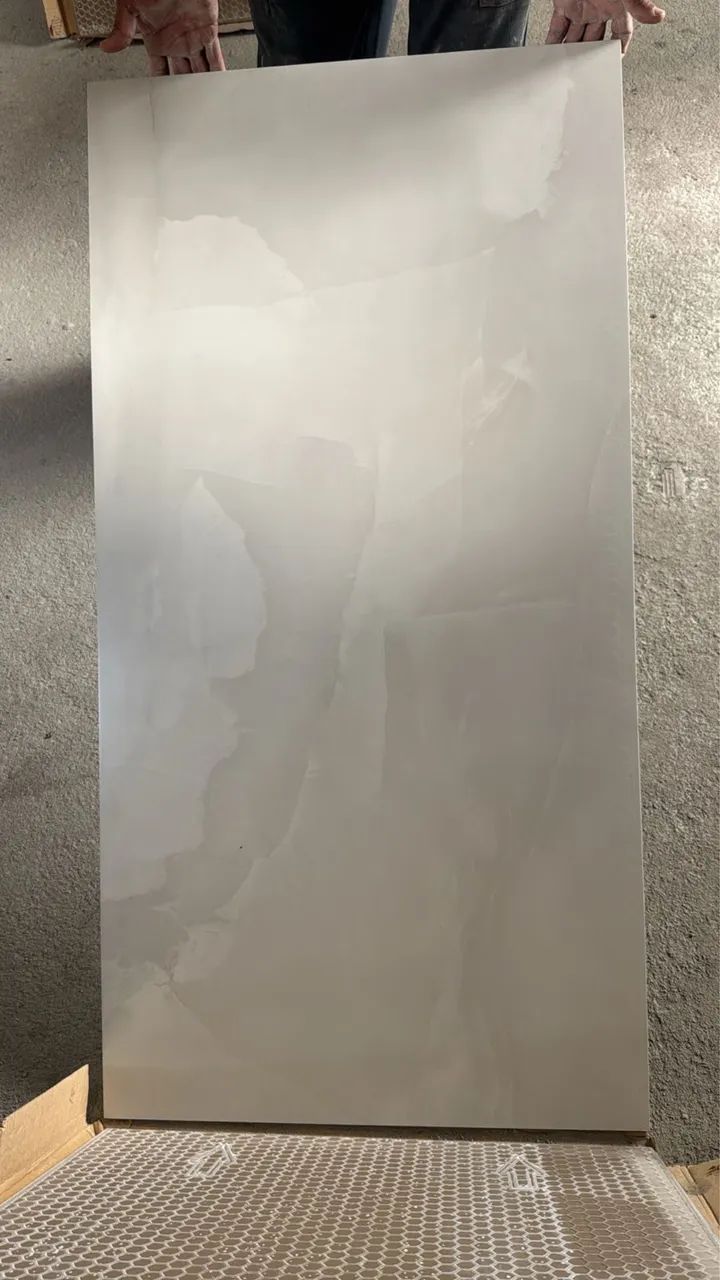 Piso de porcelanato e revestimentos