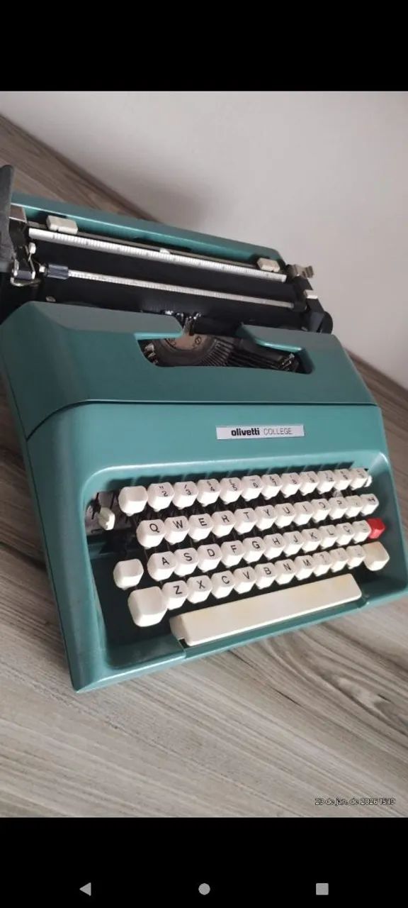 Máquina de escrever Olivetti college65181959870977122
