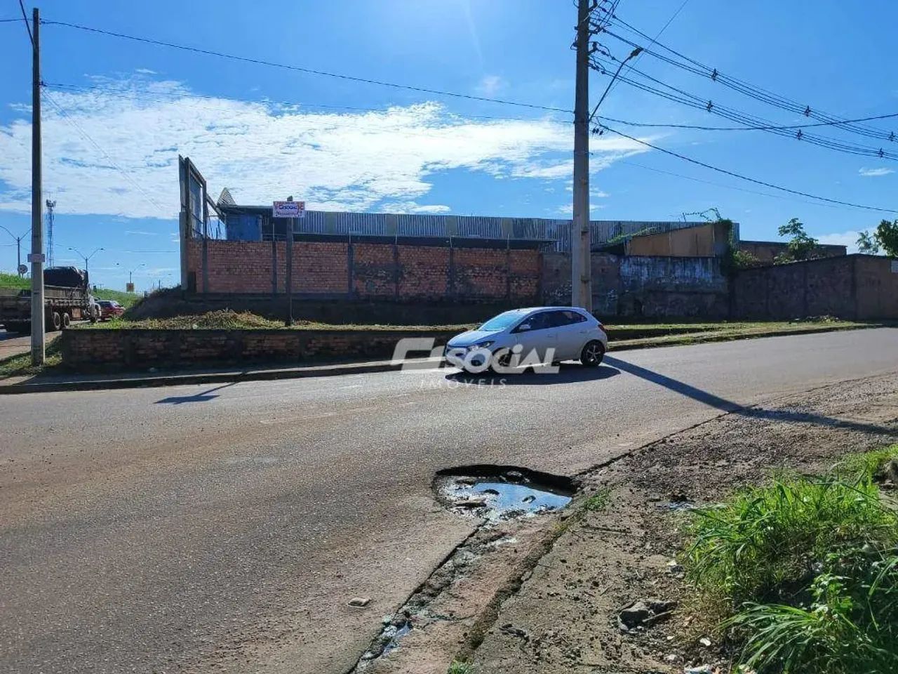 TERRENO DE ESQUINA COM ÓTIMA LOCALIZAÇÃO