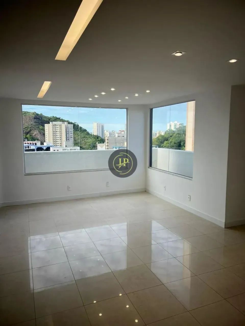 CONJUNTO DE 9 SALAS COMERCIAIS INTEGRADAS, COM 6 VAGAS DE GARAGEM - EM PRAIA DO SUÁ - Foto 2