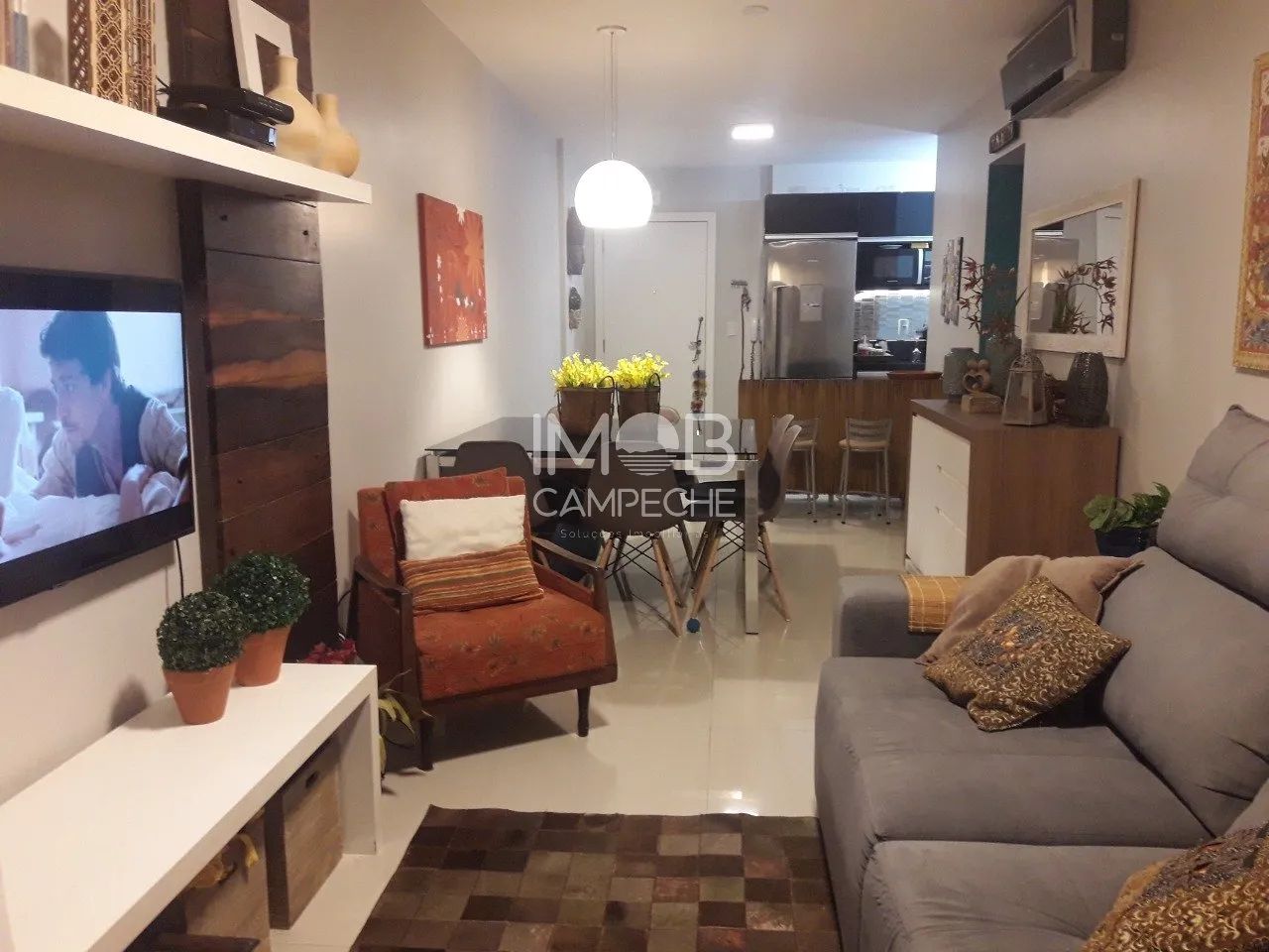 Apartamento com 2 dormitórios, sendo 1 suíte, próximo da praia - Campeche - Florianópolis/
