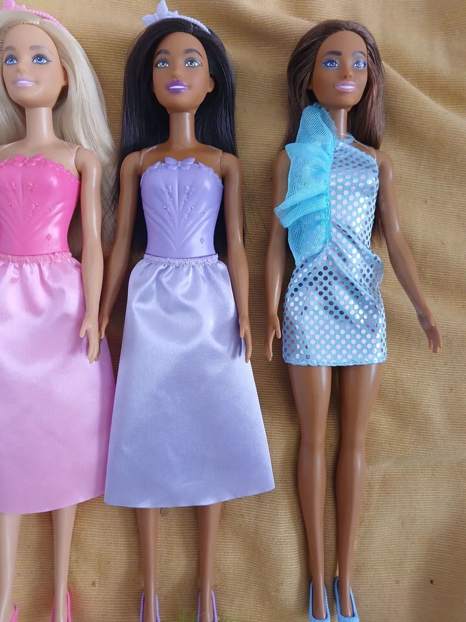 Lote Barbies e Furbys - Foto 3