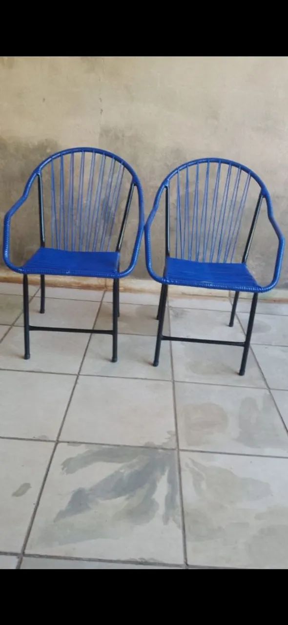 Vendo duas cadeiras azul adultas