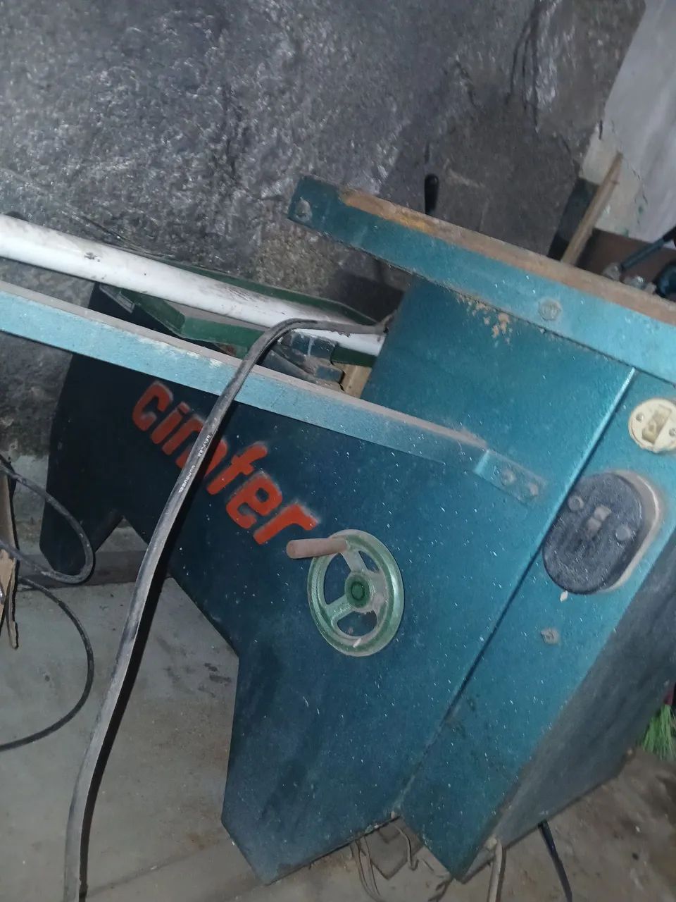 Serra esquadrejadeira cimfer