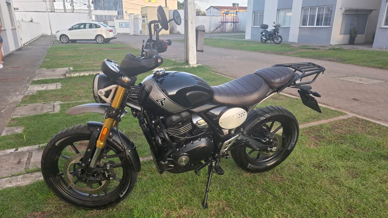 Triumph Scrambler 400x com acessórios - Foto 2