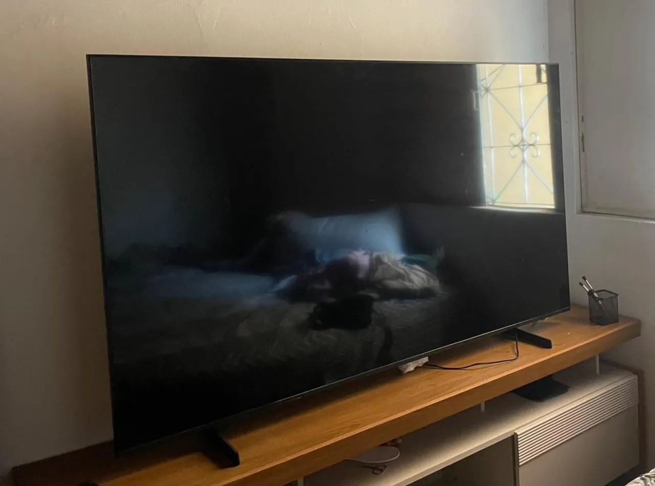 Vendo semi nova TV SAMSUNG 65 POLEGADAS semi  nova nota fiscal 