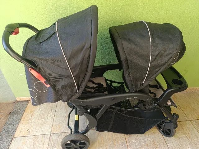 Carrinho de bebê gêmeos  - Foto 4