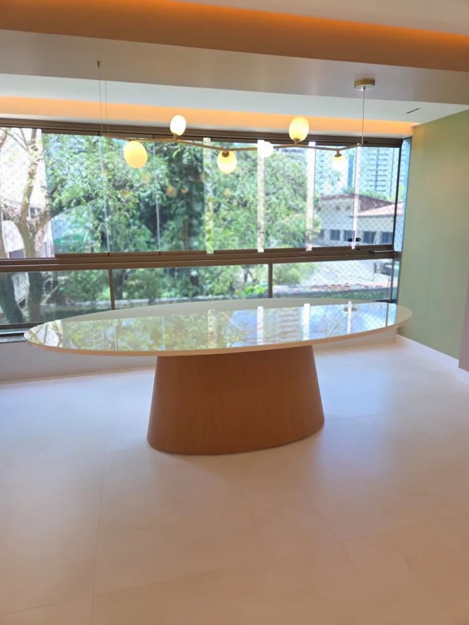 Mesa de Jantar Oval - Sofisticação Direto de Fábrica