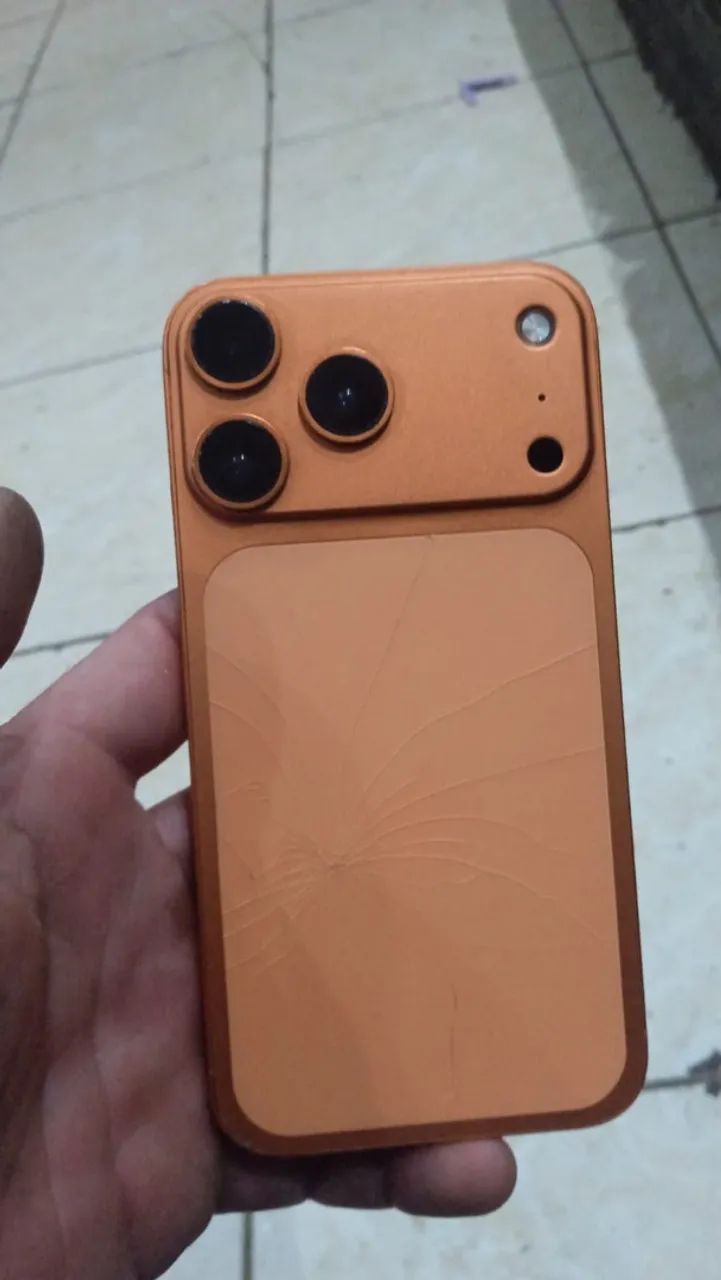 iPhone XR na carcaca do 17