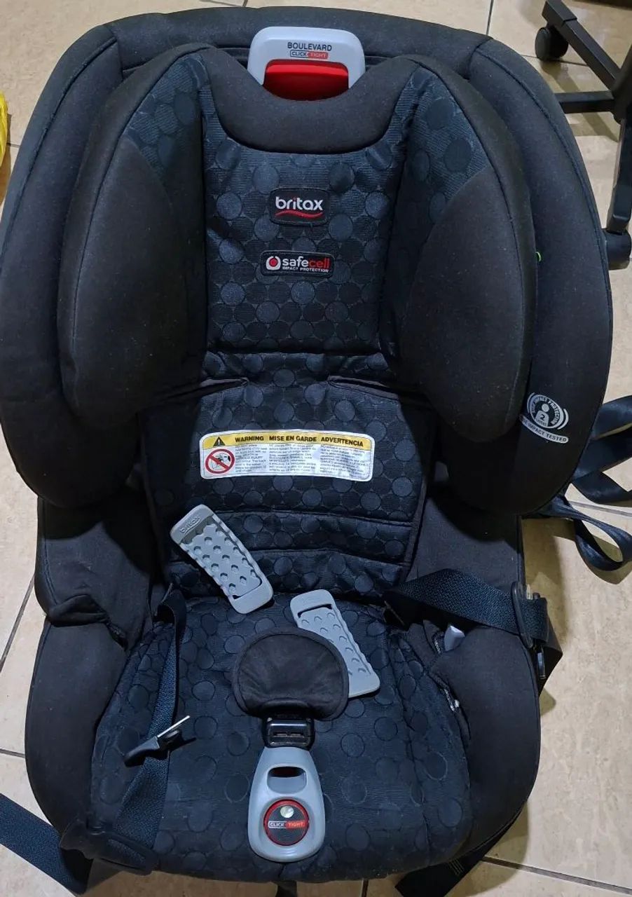 Cadeirinha/Bebê conforto britax 