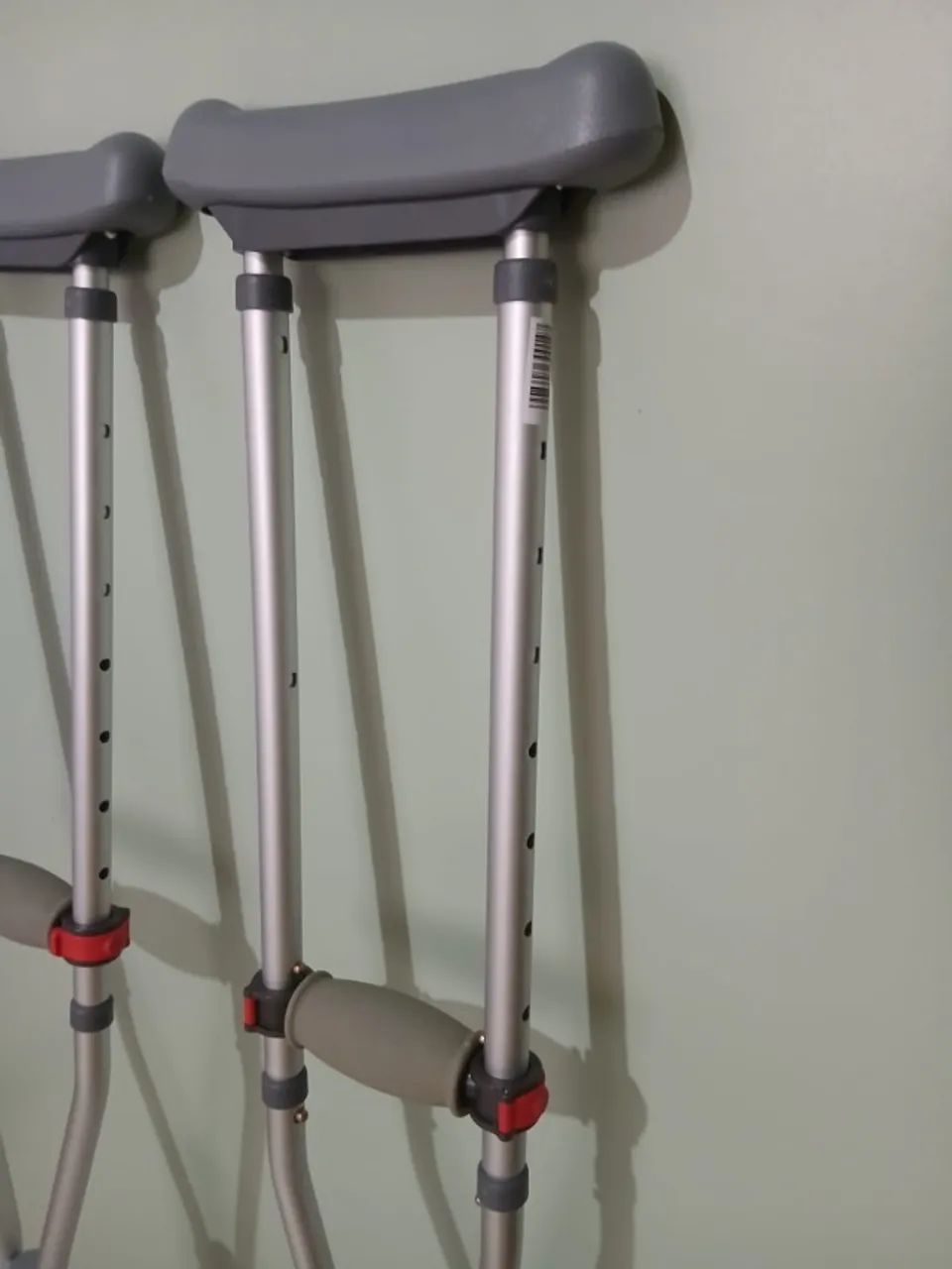 Vendo par de muleta axilar - Foto 2