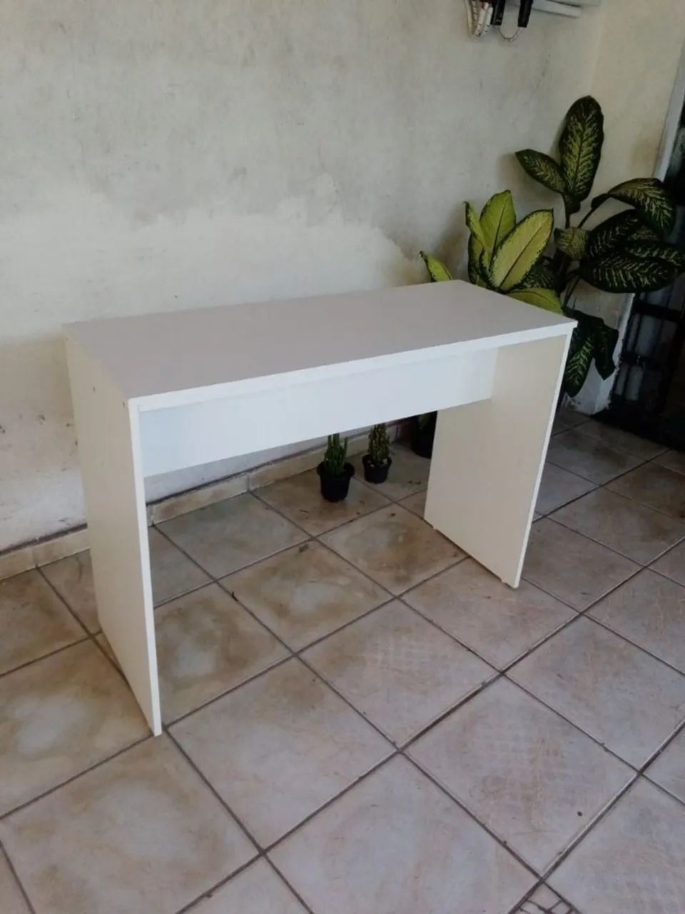 Escrivaninha simples de MDF 