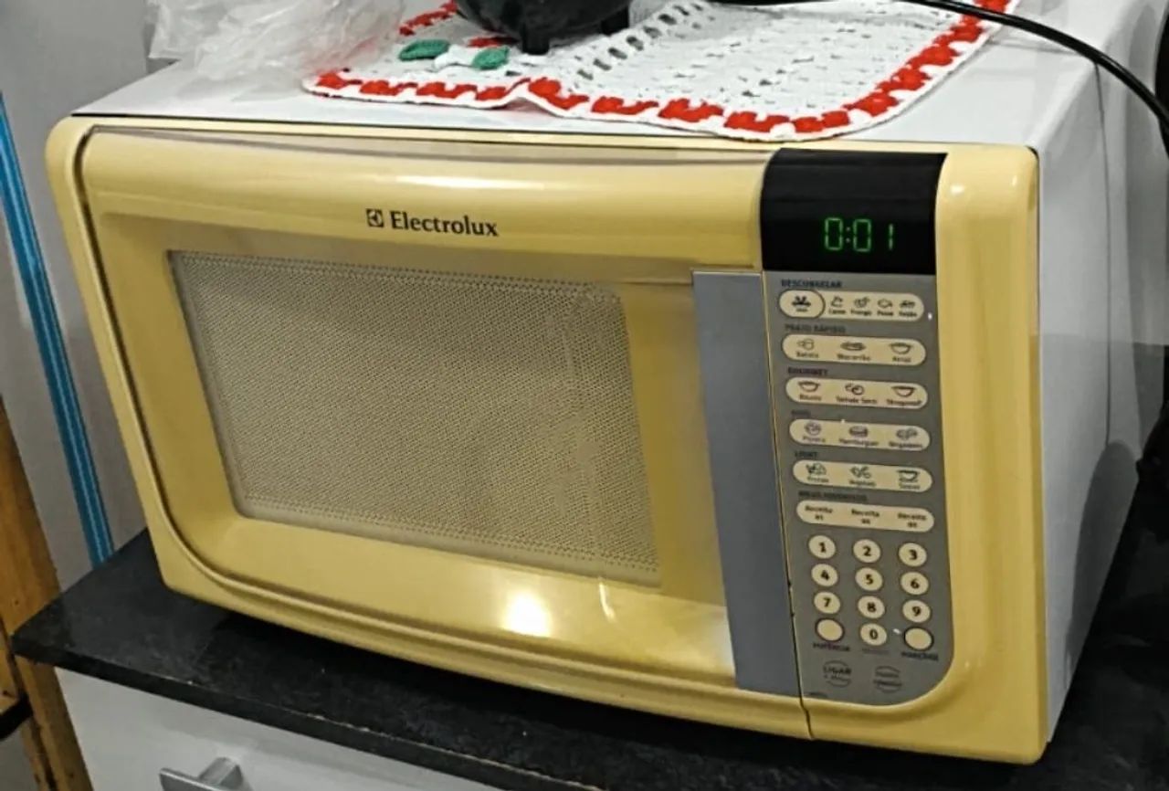 Vende se geladeira e microondas 