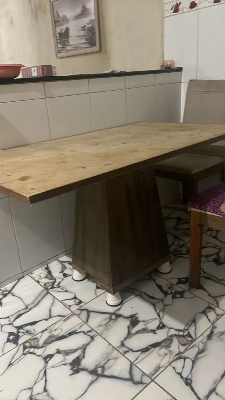 Mesa de jantar com 4 cadeiras está em ótimo estado  - Foto 2