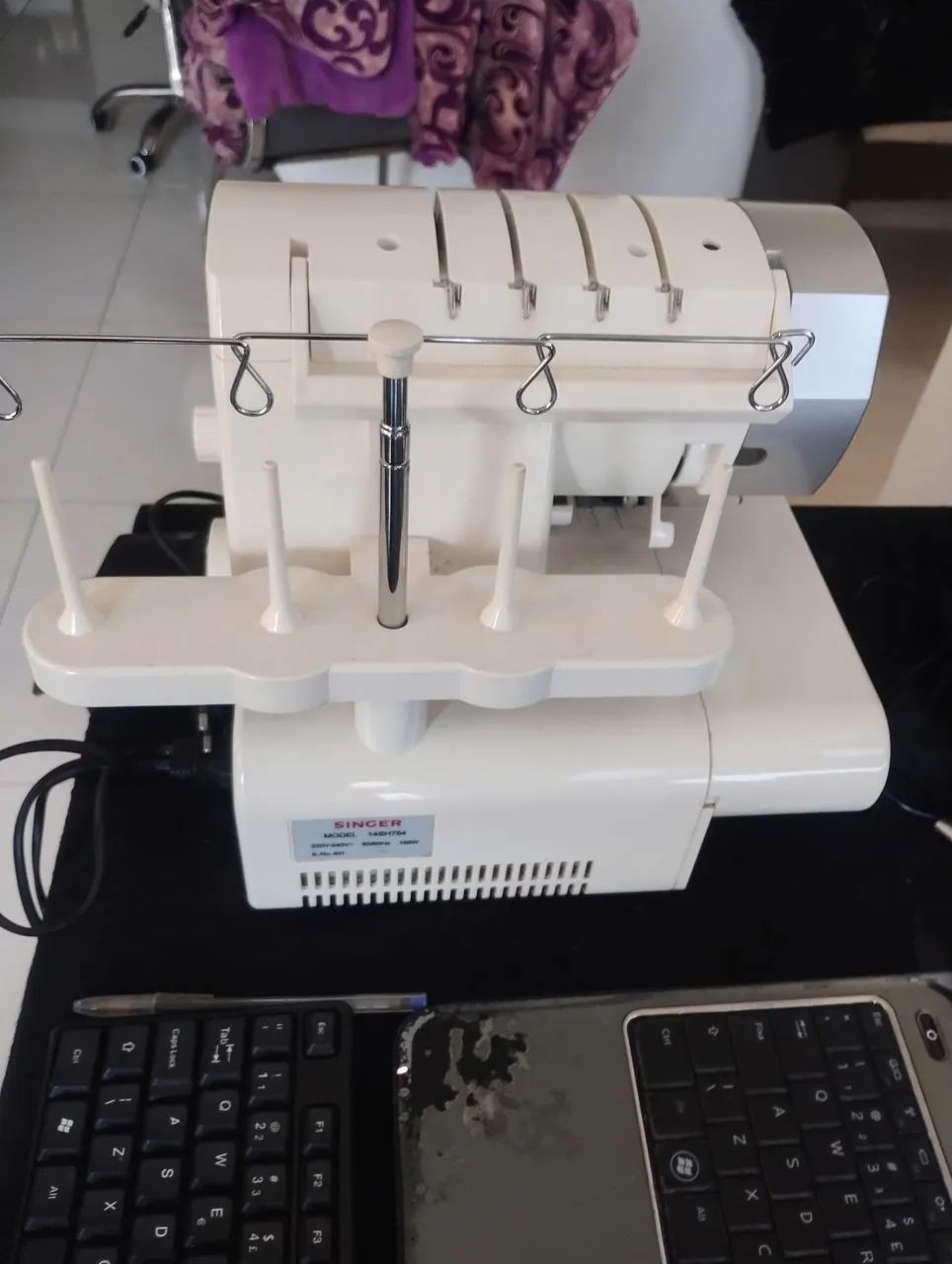 Máquina de Costura Overlock eletrônica 