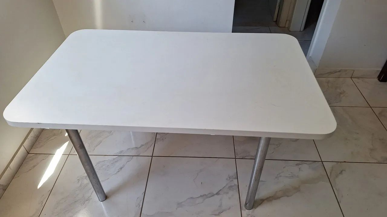 Mesa Retangular Branca com Pés de Metal - Foto 4