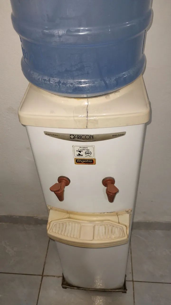 Vendo Bebedouro Esmaltec de coluna, usado mais funcionando perfeitamente, 100% gelando 180 - Foto 2