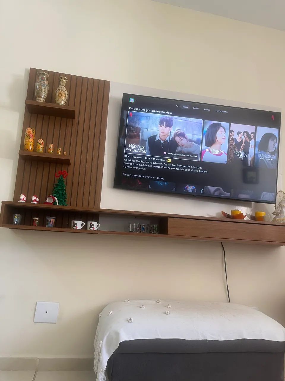 TV Stand444757518792140800