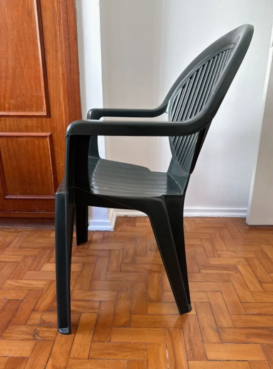 poltrona de plástico verde-escuro leroy merlin otimo estado - Foto 3