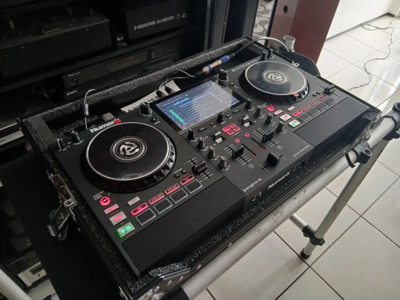 CONTROLADORA NUMARK MIXSTREAM PRO+ COM HARD CASE - Foto 4