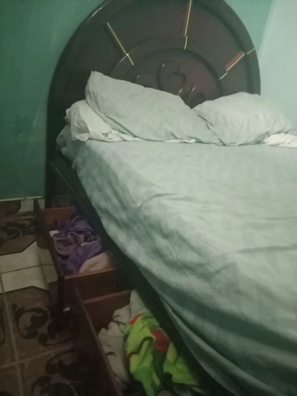 Vendo cama de casal com colchão  - Foto 3